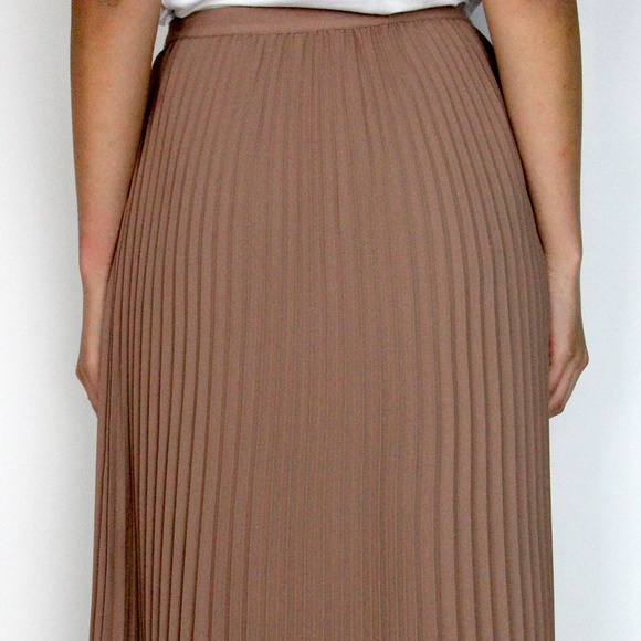 Taupe pleated midi skirt - Picture 3 of 3